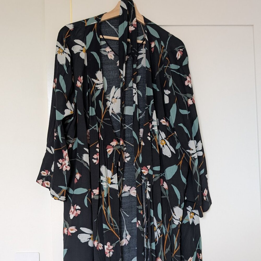 Oysho floral kimono in S/M w/ belt